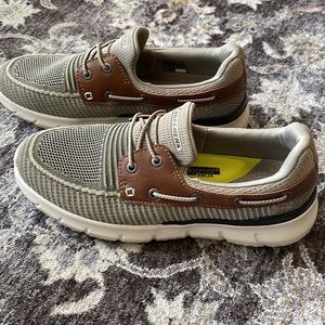 Men’s like new Skechers size 8.5 slip on shoes